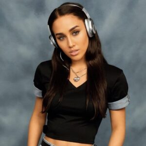 Jenna Andrews performer